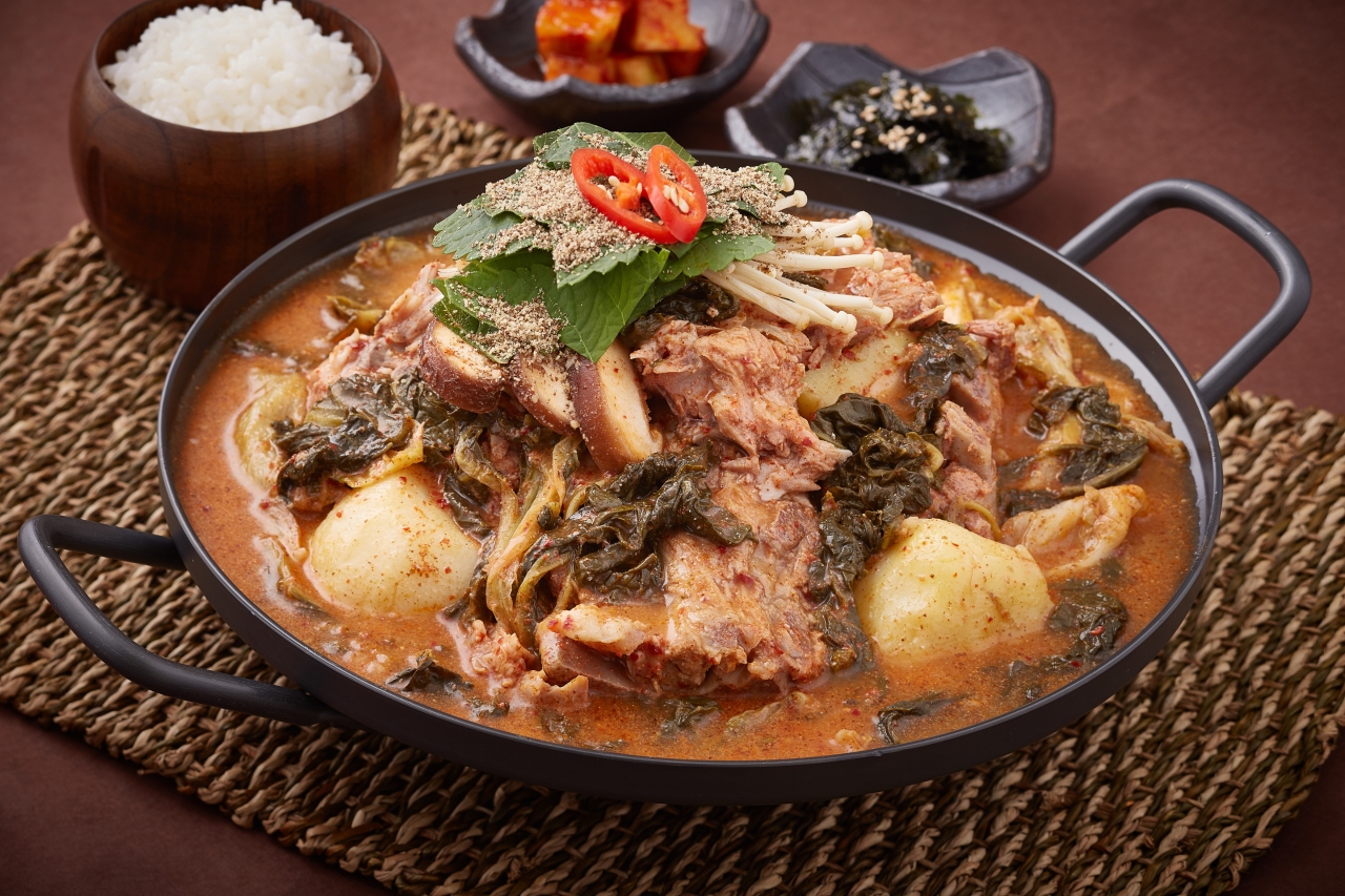 Delicious Gamjatang Recipe: A Spicy Korean Pork Bone Stew